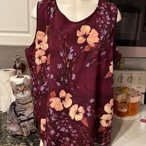 D womens Maggie Sweet sleeveless floral plus size top 2X. EUC